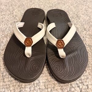 Reef White and Brown Sandals NWOT size 8
